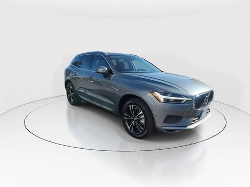 Used 2019 Volvo XC60 T6 Momentum w/ Multimedia Package image 2