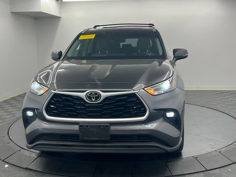 Used 2022 Toyota Highlander XLE FWD image 4