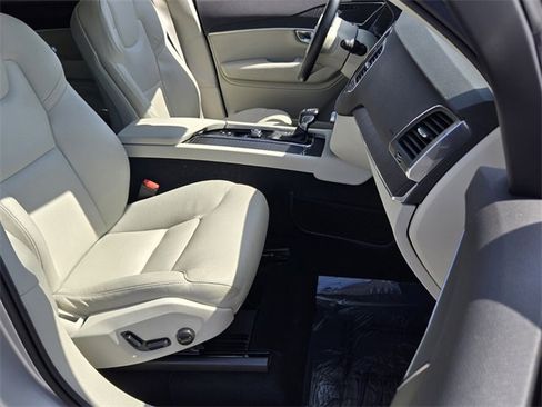 Used 2020 Volvo XC90 T6 Momentum image 16
