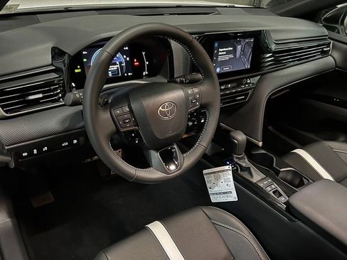 New 2026 Toyota Camry Hybrid FWD image 16