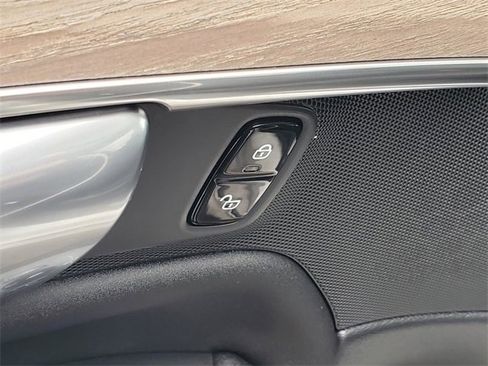 Certified 2025 Volvo XC90 B6 Plus image 12