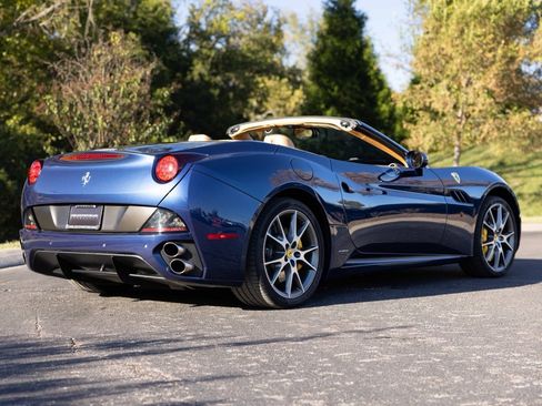 Used 2011 Ferrari California image 9