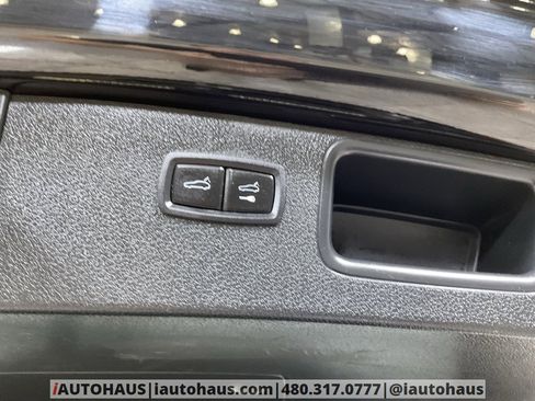 Used 2018 Porsche Macan Turbo w/ Premium Package Plus image 15