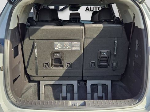 Certified 2024 Kia Carnival EX image 11