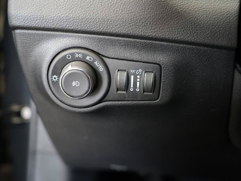 Used 2018 Jeep Compass Limited w/ Navigation Group FWD image 23