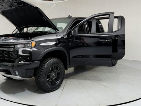 Used 2025 Chevrolet Silverado 1500 ZR2 w/ Technology Package image 9