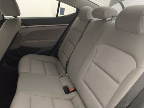 Used 2017 Hyundai Elantra SE FWD image 18