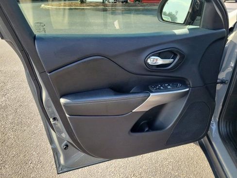 Used 2022 Jeep Cherokee Latitude Lux image 17