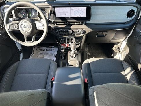 Used 2024 Jeep Wrangler Unlimited image 14