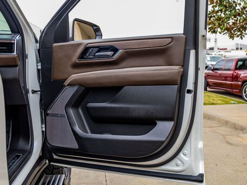 Used 2025 GMC Yukon Denali Ultimate image 40