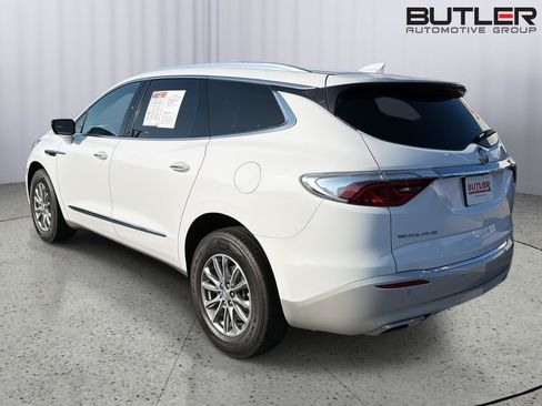 Used 2024 Buick Enclave Essence w/ LPO, Floor Liner Package FWD image 4