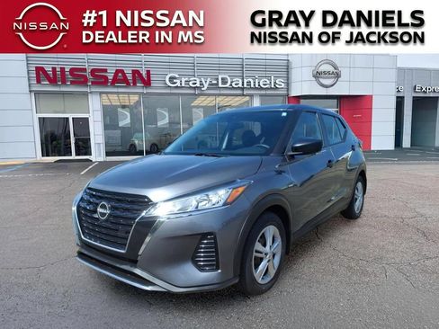 Used 2022 Nissan Kicks S FWD image 3