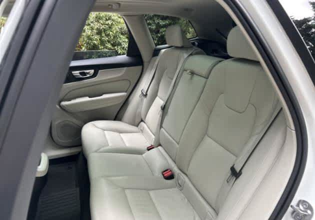 Used 2023 Volvo XC60 B5 Plus w/ Climate Package AWD/4WD image 5