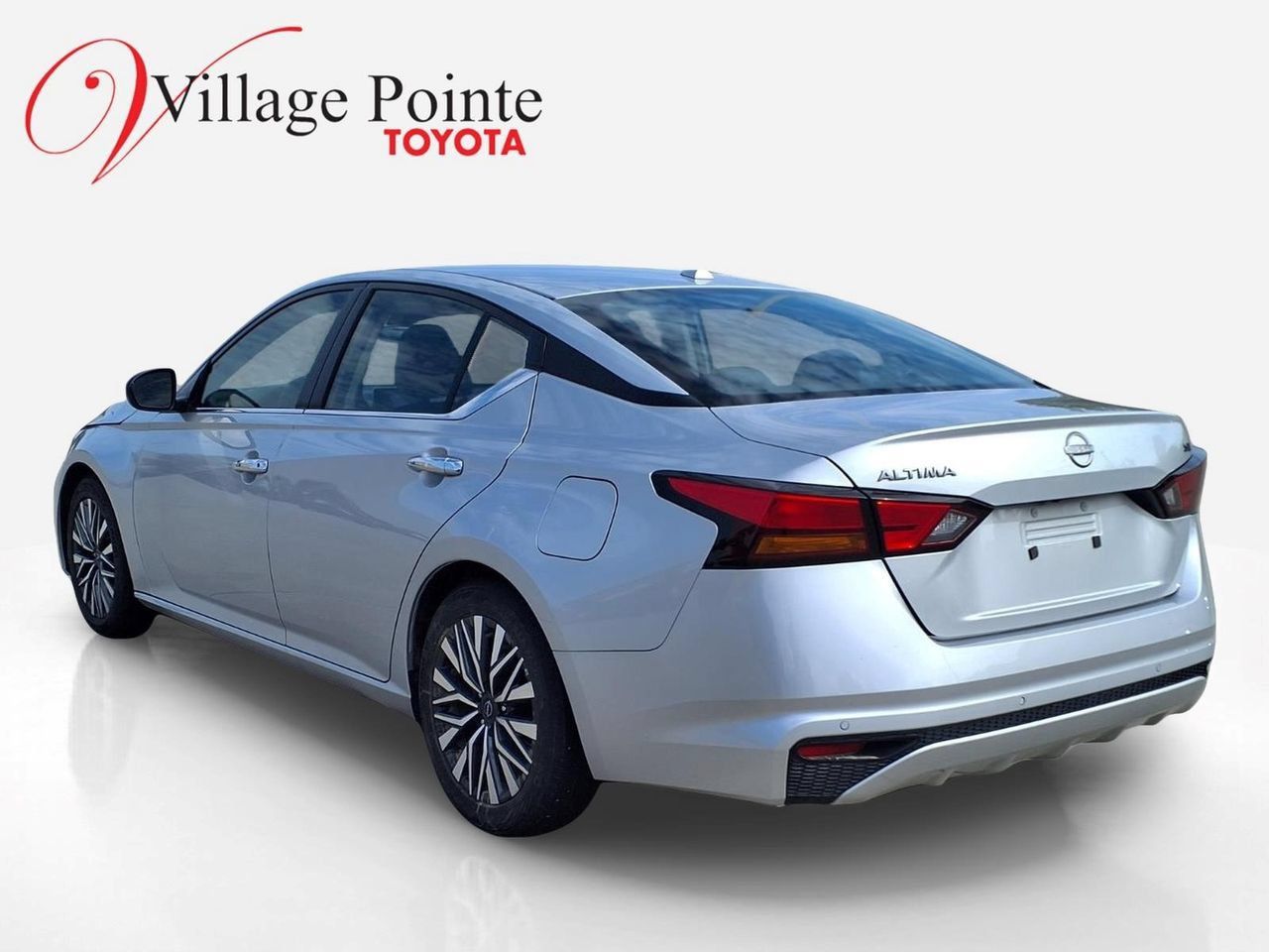 Used 2024 Nissan Altima 2.5 SV FWD image 3