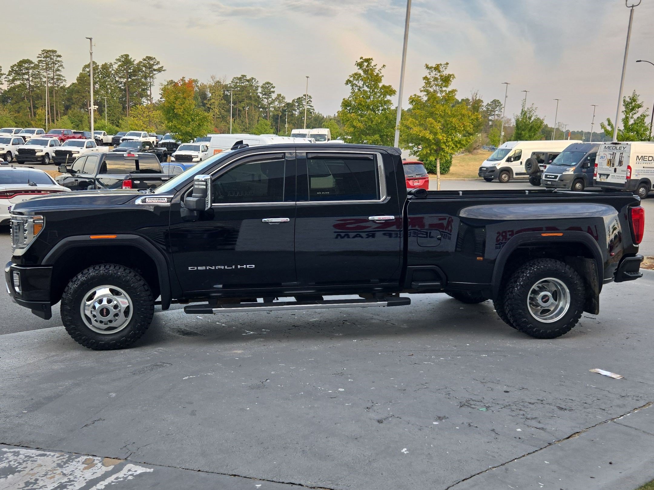 Used 2020 GMC Sierra 3500 Denali w/ Denali Ultimate Package AWD/4WD image 4