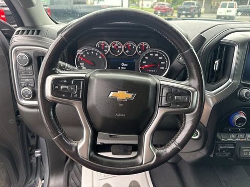 Used 2022 Chevrolet Silverado 1500 LT image 2