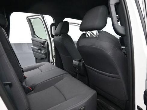 Used 2025 Toyota Tacoma SR5 AWD/4WD image 25