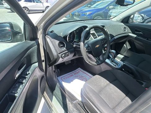 Used 2016 Chevrolet Cruze LT FWD image 9