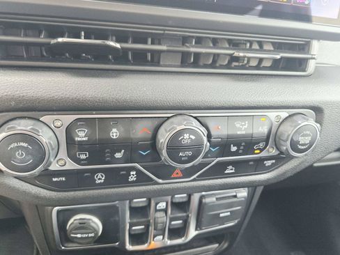 Used 2025 Jeep Gladiator Sport AWD/4WD image 31