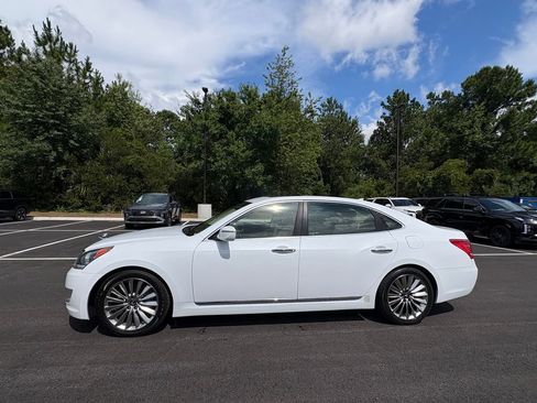 Used 2014 Hyundai Equus Signature RWD image 2