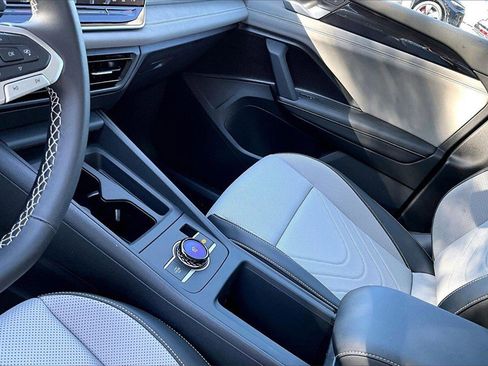 New 2026 Volkswagen Tiguan SE image 23