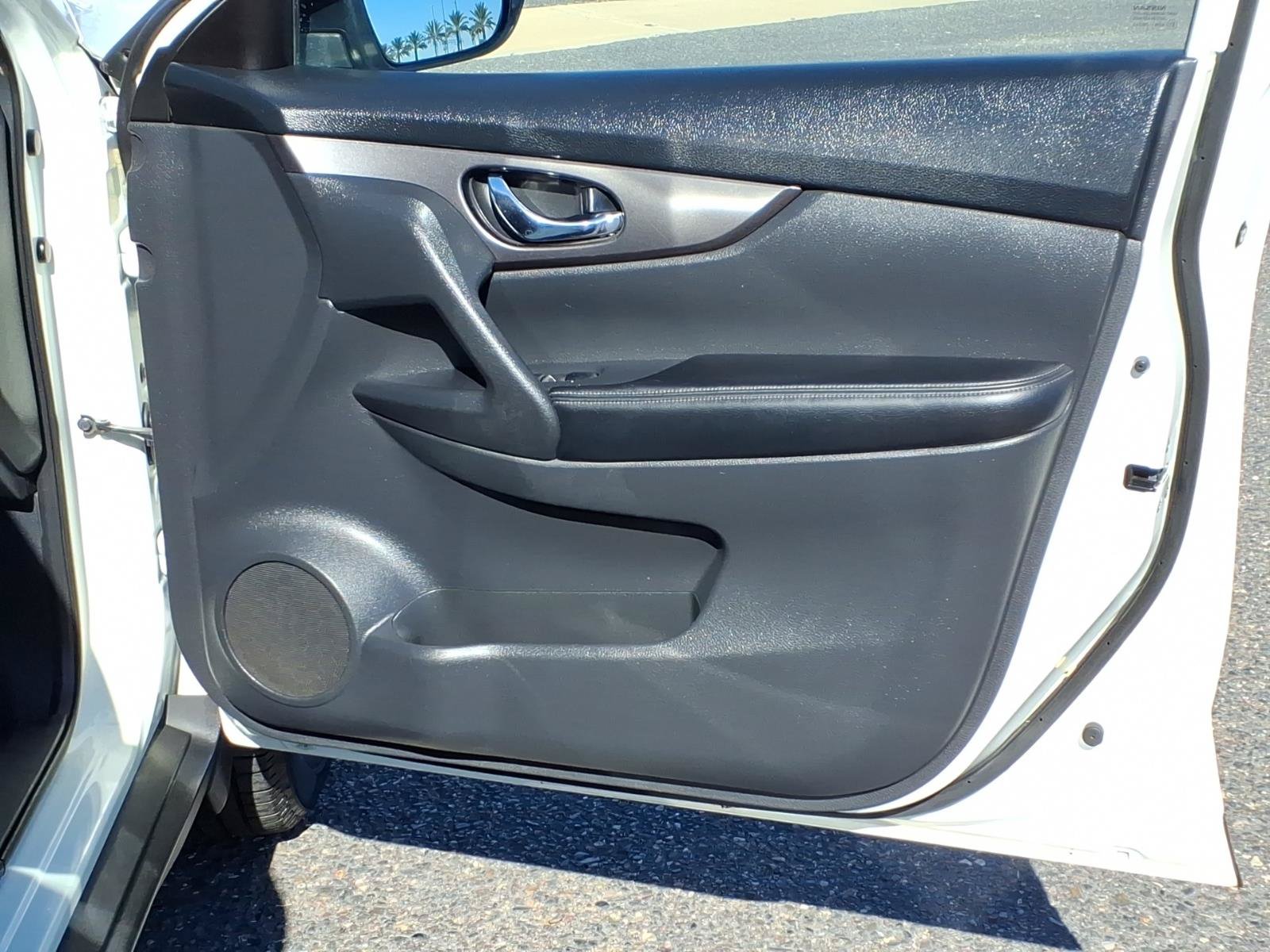 Used 2015 Nissan Rogue SV AWD/4WD image 10