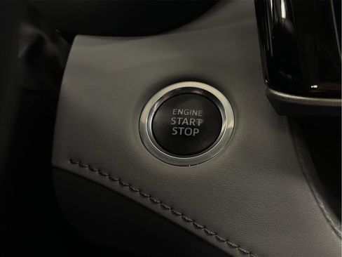 Used 2021 Toyota Highlander XLE image 19