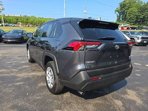 Used 2024 Toyota RAV4 LE AWD/4WD image 5