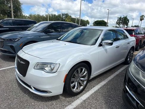 Used 2015 Chrysler 300 C RWD image 1