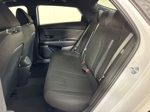 Used 2025 Hyundai Elantra SEL FWD image 16