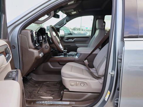 New 2026 GMC Sierra 1500 SLT w/ SLT Premium Plus Package image 6