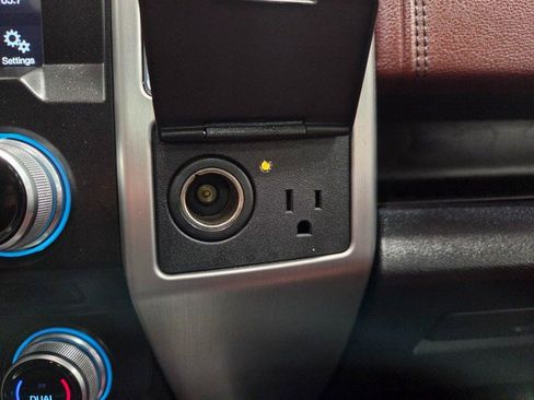 Used 2018 Ford F150 Platinum w/ Equipment Group 701A Luxury image 57