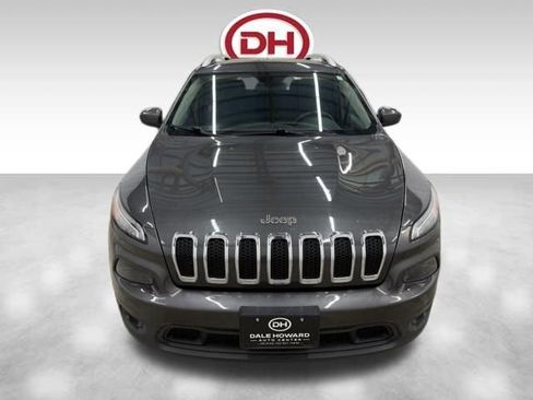 Used 2017 Jeep Cherokee Latitude w/ Cold Weather Group AWD/4WD image 8