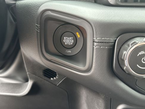 New 2025 Jeep Gladiator High Tide image 28