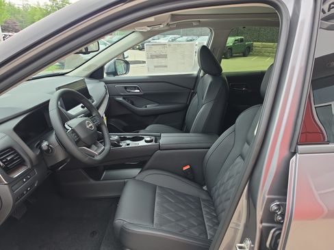 New 2026 Nissan Rogue Platinum w/ Platinum Premium Package AWD/4WD image 4