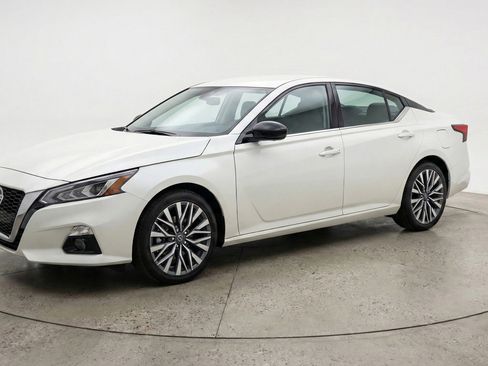 Used 2025 Nissan Altima 2.5 SV FWD image 3