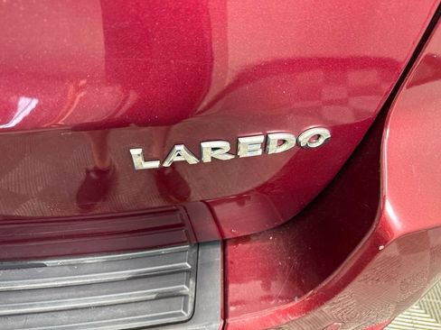 Used 2018 Jeep Grand Cherokee Laredo AWD/4WD image 27
