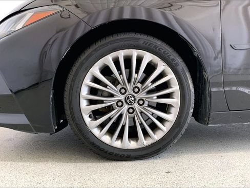 Used 2020 Toyota Avalon Limited FWD image 6