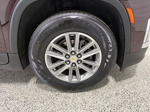 Used 2023 Chevrolet Traverse LT FWD image 36