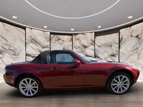 Used 2006 MAZDA MX-5 Miata Grand Touring RWD image 4