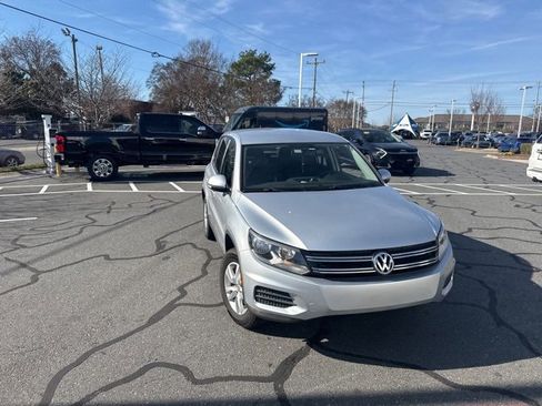 Used 2013 Volkswagen Tiguan S image 12
