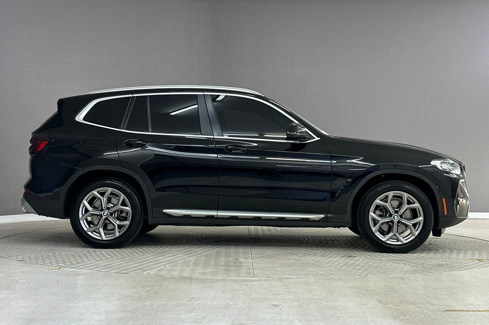 Used 2023 BMW X3 xDrive30i w/ Premium Package w/ZPA AWD/4WD image 8