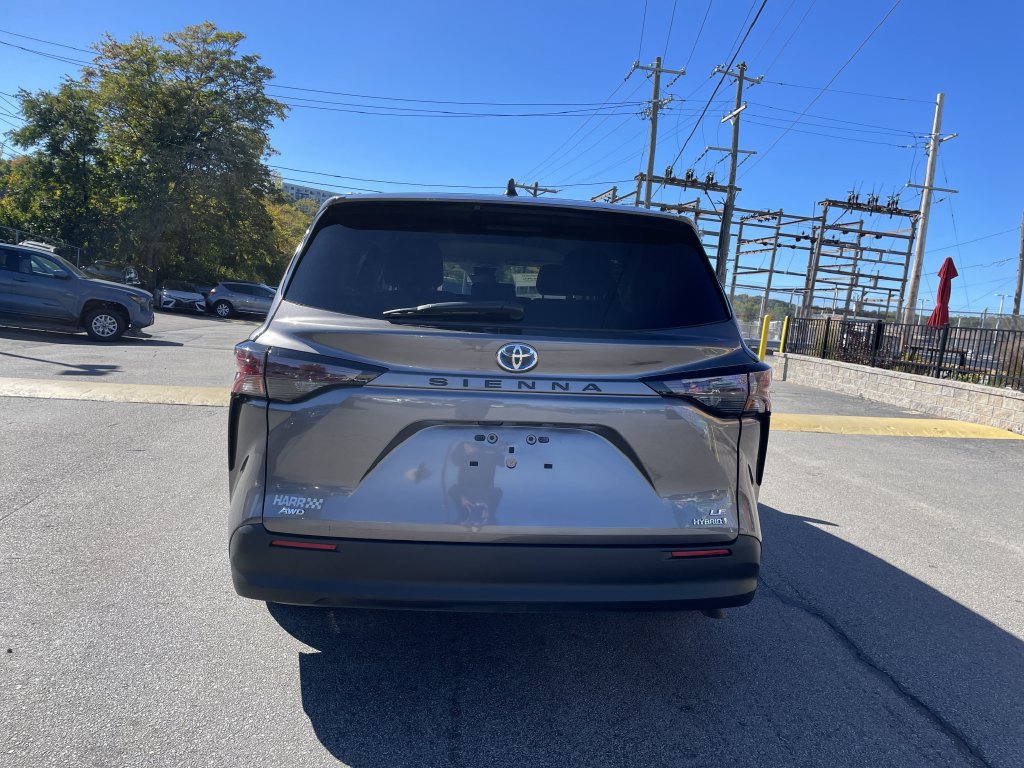 Certified 2024 Toyota Sienna LE AWD/4WD image 4