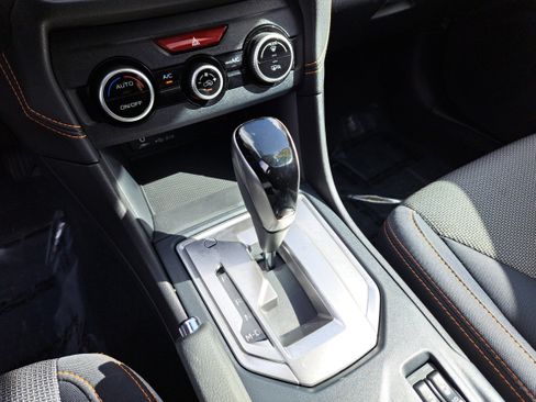 Used 2022 Subaru Crosstrek 2.0i Premium w/ Moonroof Package image 16