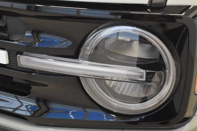 Used 2022 Ford Bronco Outer Banks AWD/4WD image 13