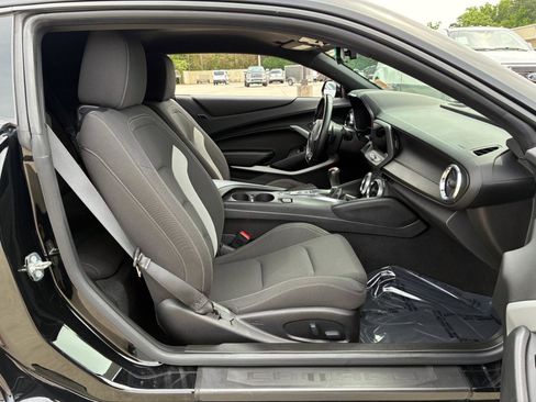 Used 2018 Chevrolet Camaro SS RWD image 15
