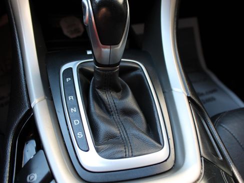 Used 2014 Ford Fusion SE w/ Equipment Group 202A FWD image 29