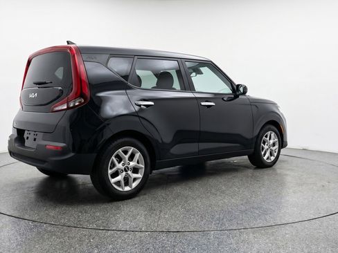 Used 2025 Kia Soul LX w/ LX Technology Package FWD image 9