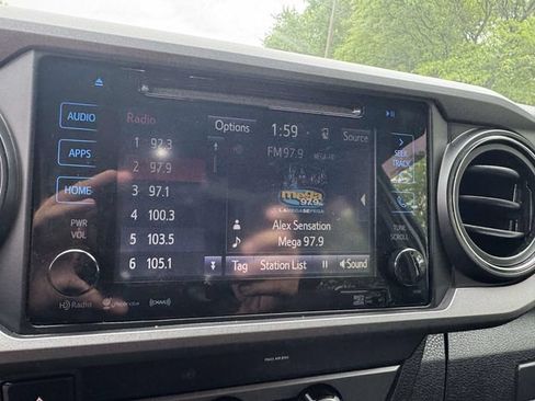 Used 2019 Toyota Tacoma TRD Sport AWD/4WD image 30