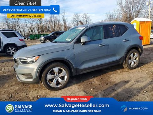 Used 2020 Volvo XC40 T5 Momentum image 1